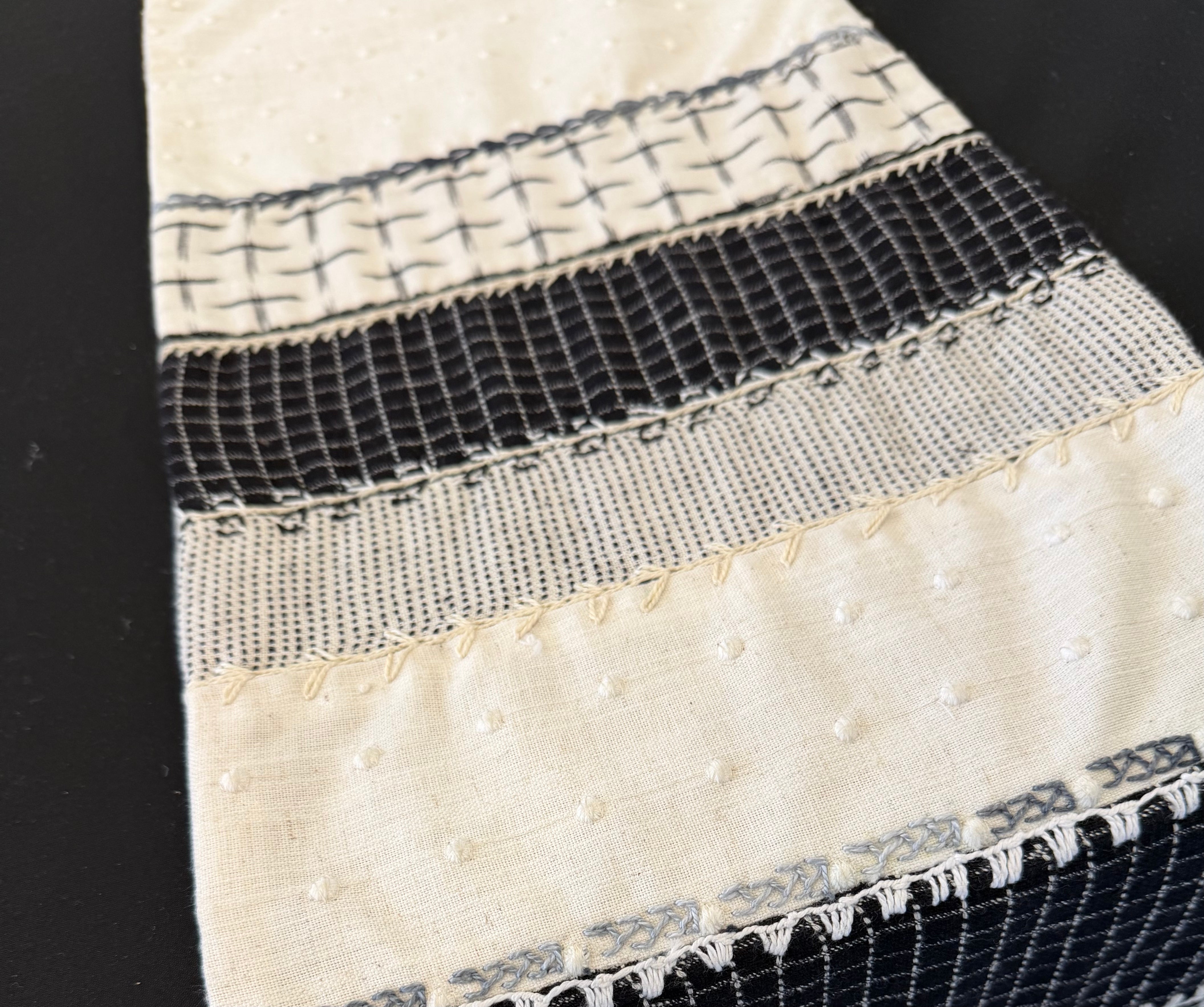 Table runner - Small - Sonata Honduras Threads