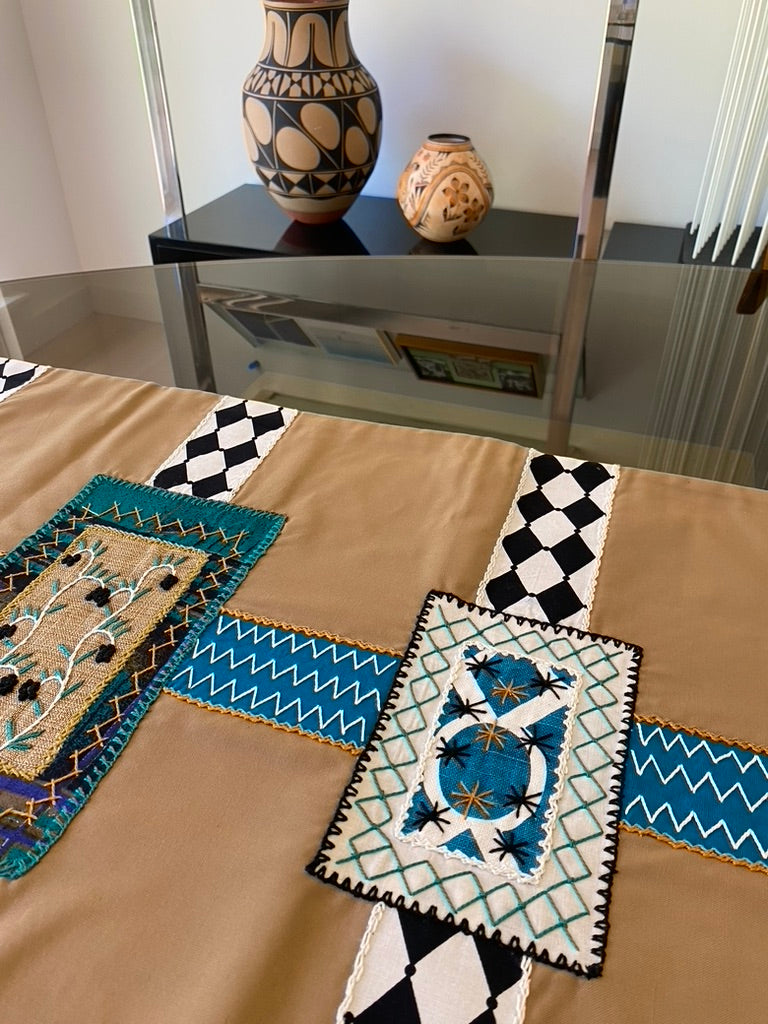 Table Runner Honduras Threads