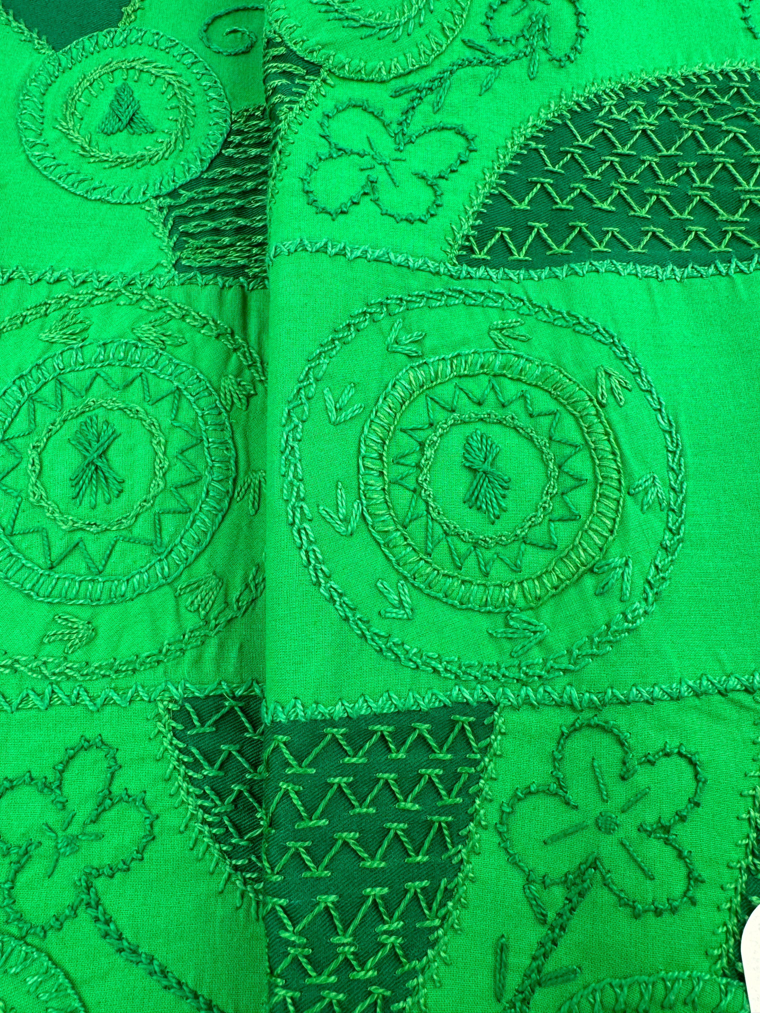 El doce Design Embroidered Table Runner on Green Honduras Threads