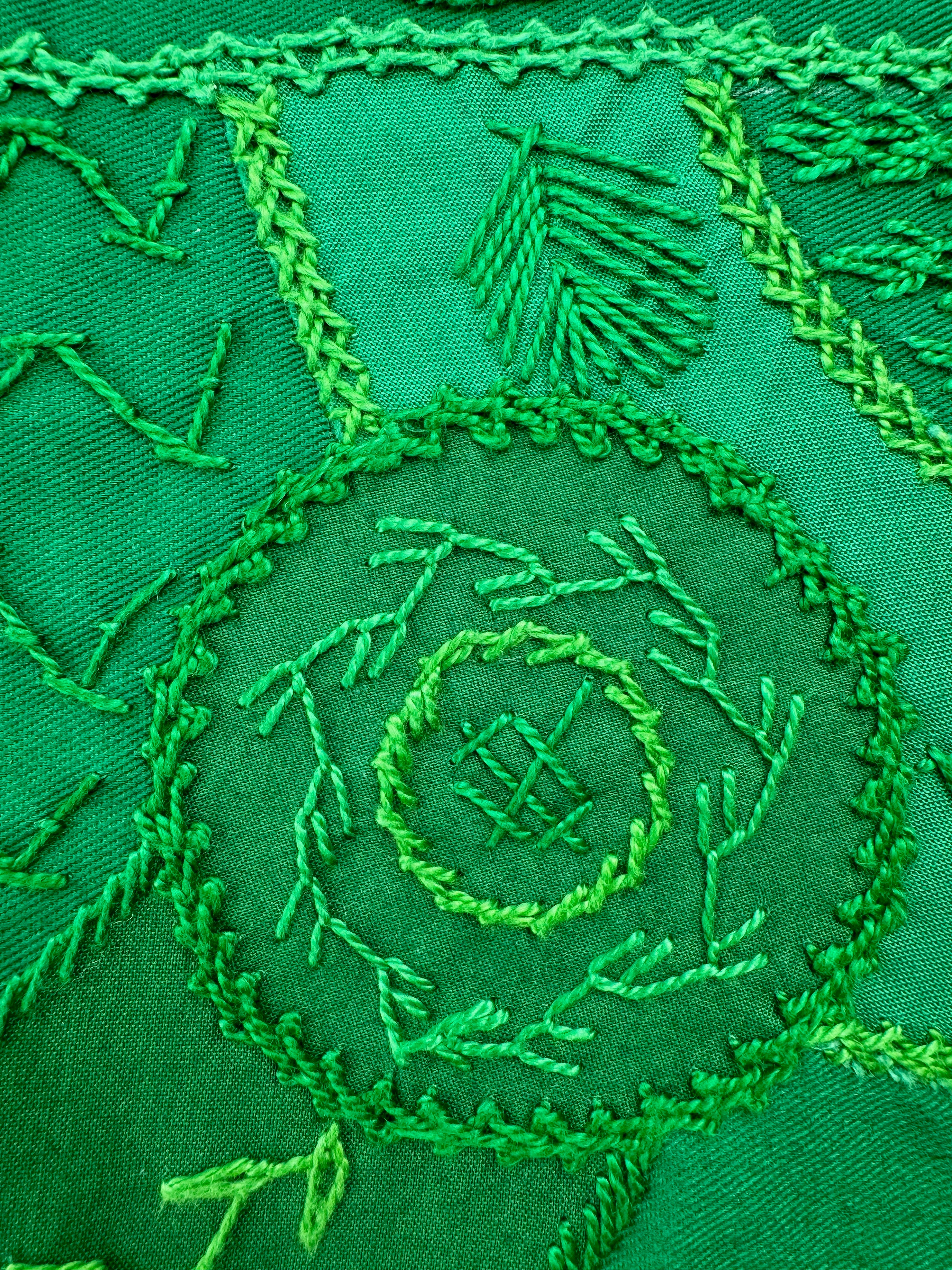 El doce Design Embroidered Table Runner on Green Honduras Threads