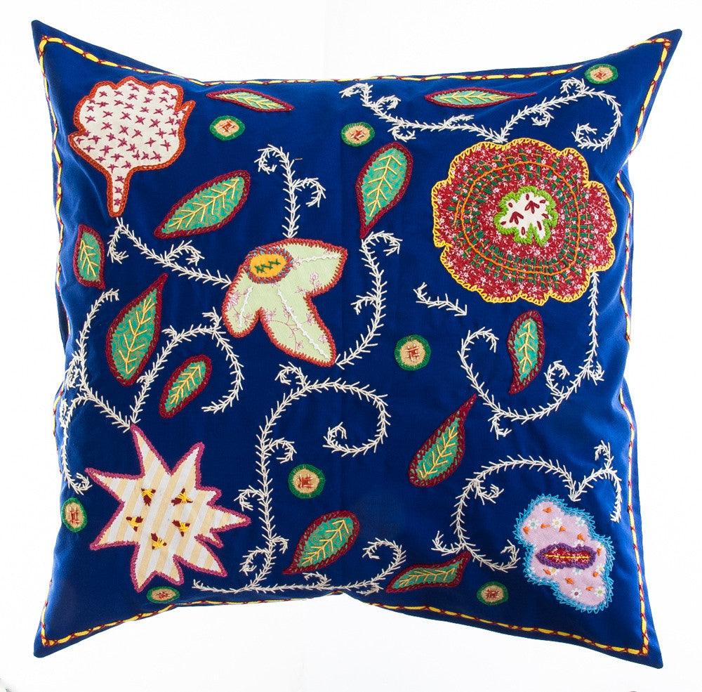 Rosas Design Embroidered Pillow with Insert Honduras Threads