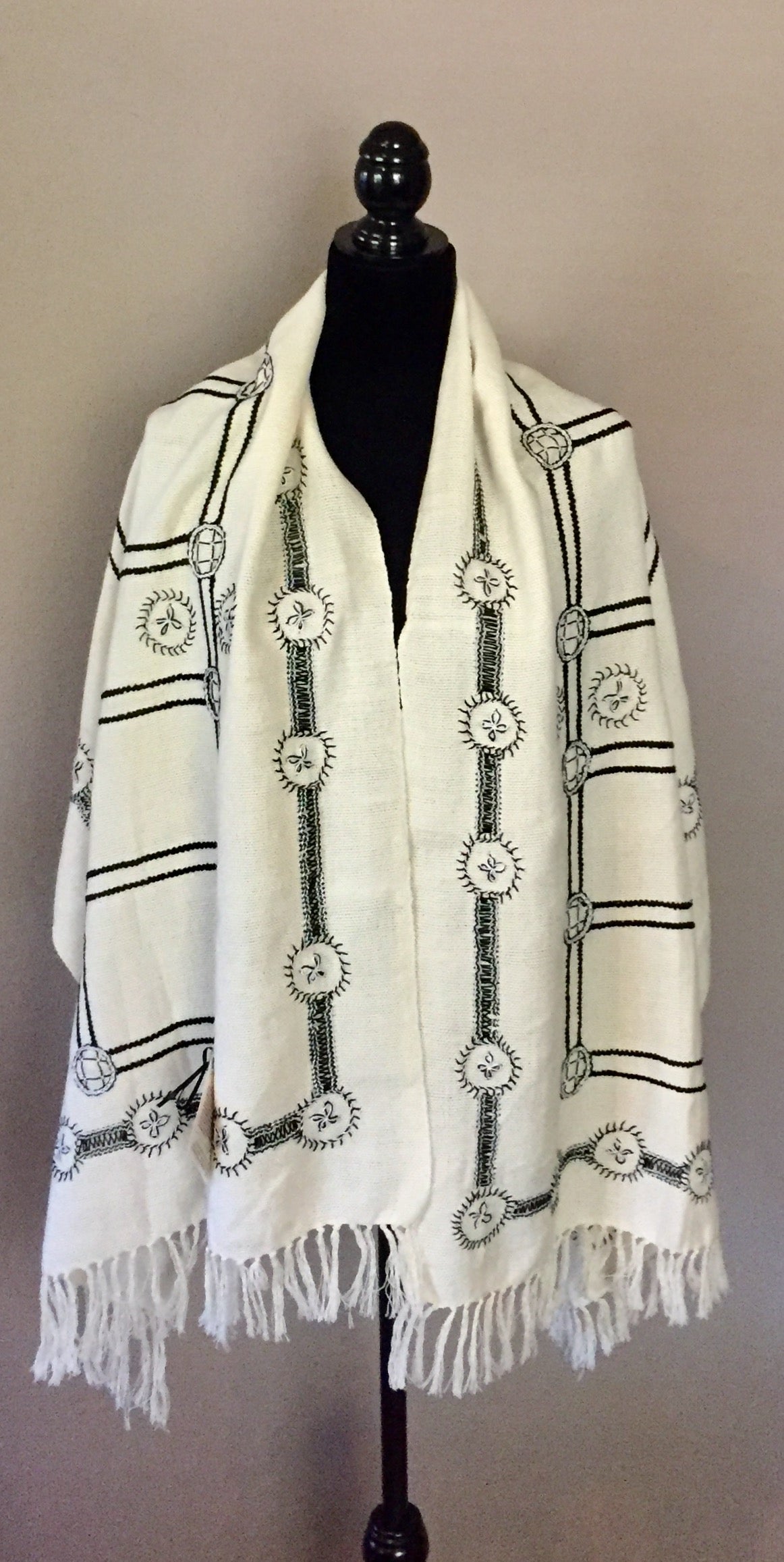 Shawl-overall pattern Honduras Threads